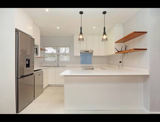 3 BEDROOM APARTMENT RENTED IN RONDEBOSCH